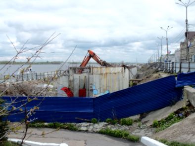 Синий забор окончательно исчезнет с Нижне-Волжской набережной в мае 2018 года (ФОТО)