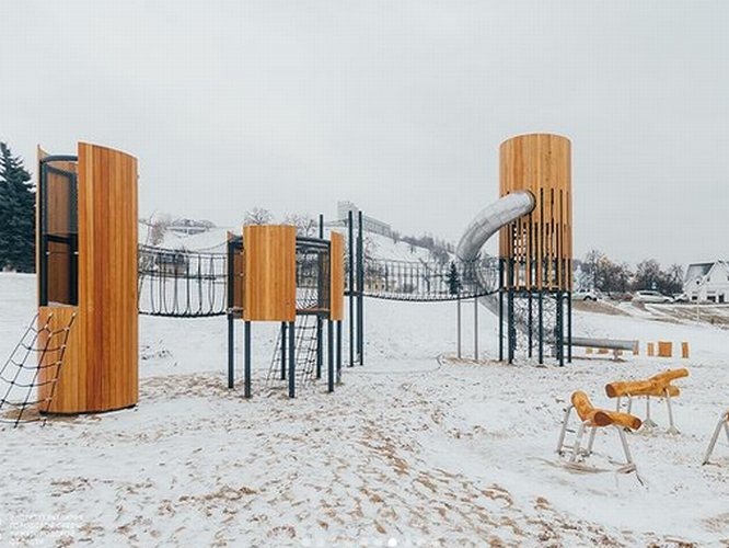 Современная детская площадка открылась на Нижне-Волжской набережной - фото 1