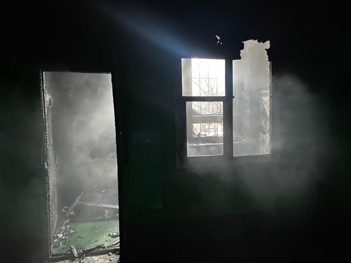 26 человек спасли пожарные из горящего дома в Автозаводском районе - фото 1