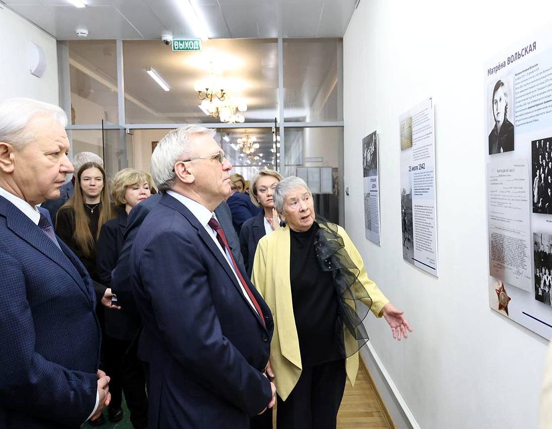 Выставка о героическом подвиге партизан открылась в нижегородском Заксобрании - фото 1