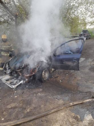 Иномарка сгорела в Канавинском районе Нижнего Новгорода - фото 3