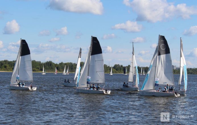 75 яхт и более 500 сапов вышли на Волгу в Нижнем Новгороде в День города - фото 99
