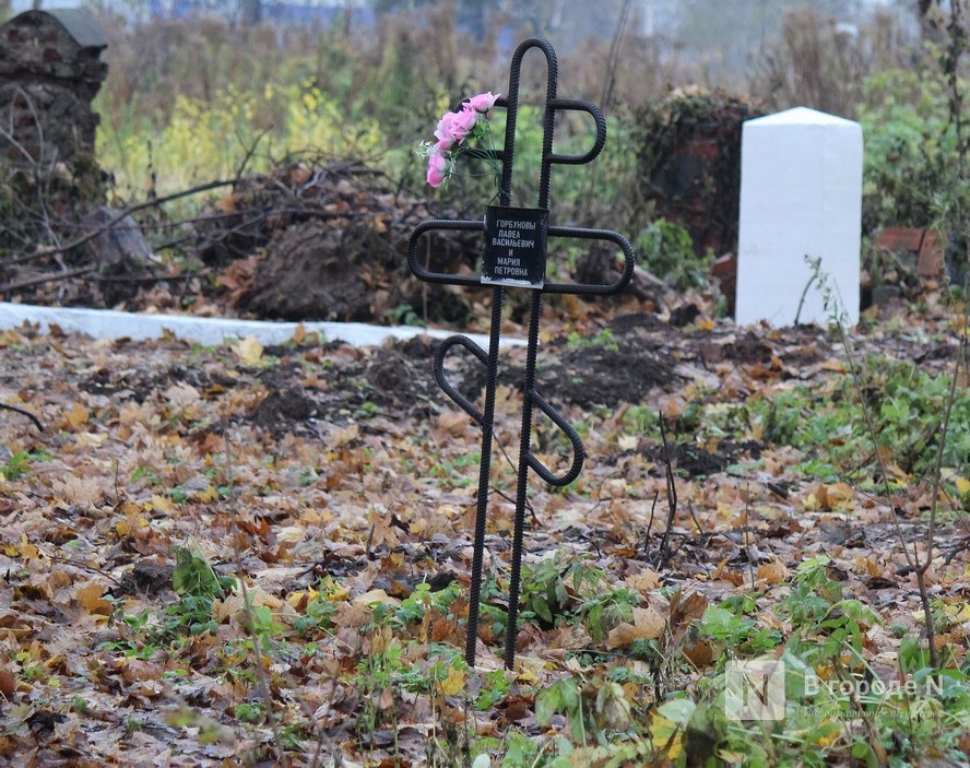 Кладбищенскую атрибутику обнаружили нижегородцы в благоустроенном сквере - фото 1