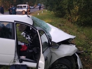 Два человека получили травмы, вылетев в кювет на иномарке в Краснооктябрьском районе