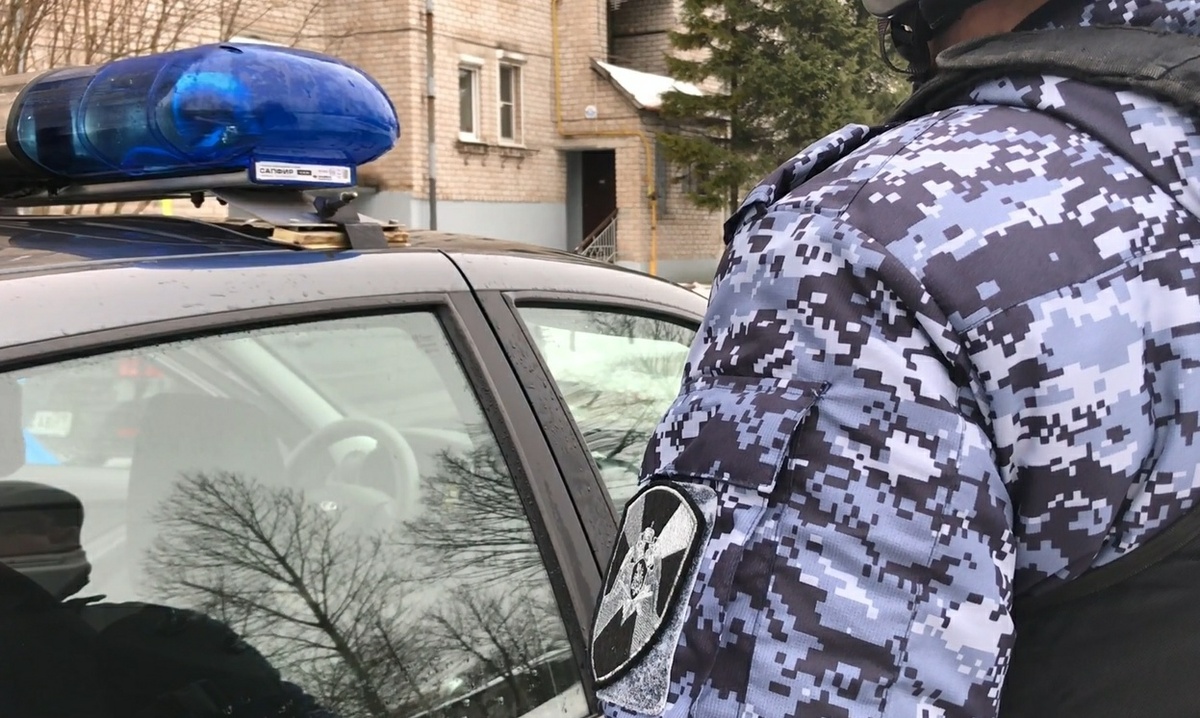 Пьяный житель Сургута напал с ножом на сотрудников нижегородского отеля
